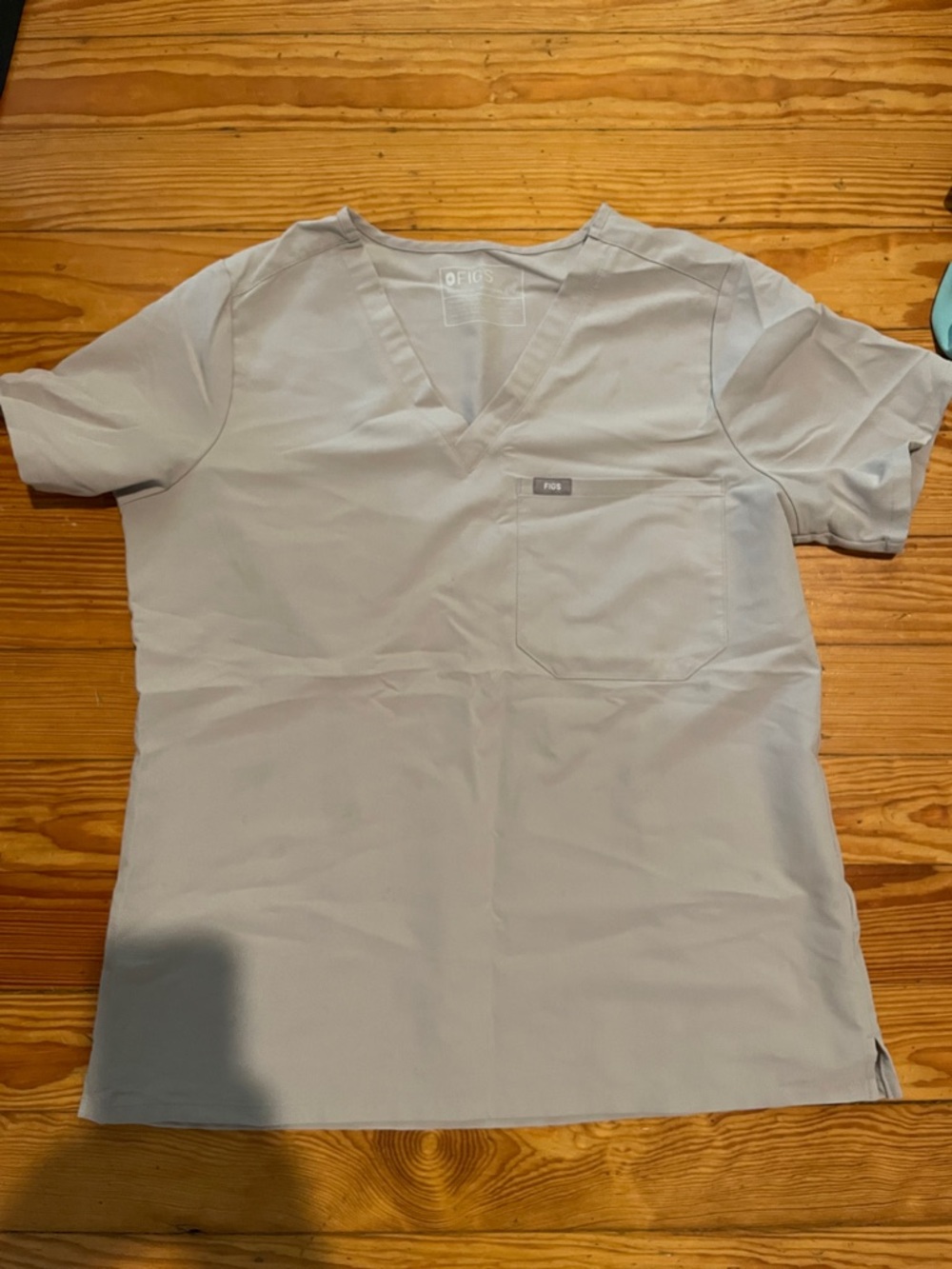 Figs Men’s V-Neck Scrub Top - Light Gray